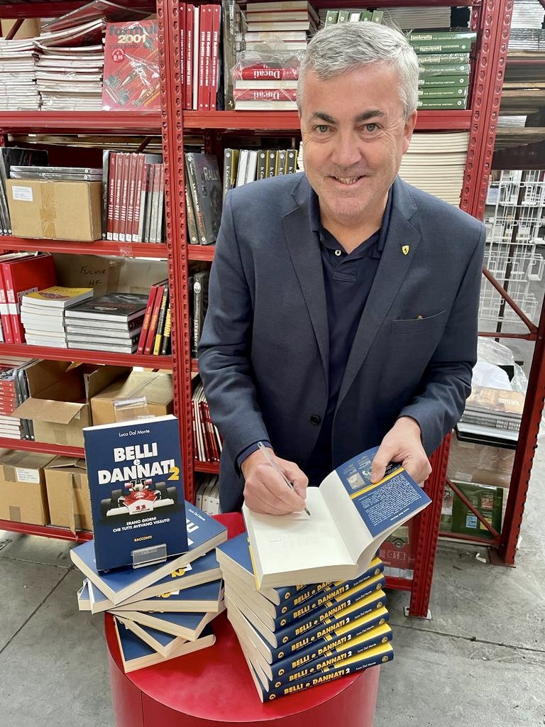 Luca Dal Monte signing copies of Belli e Dannati 2